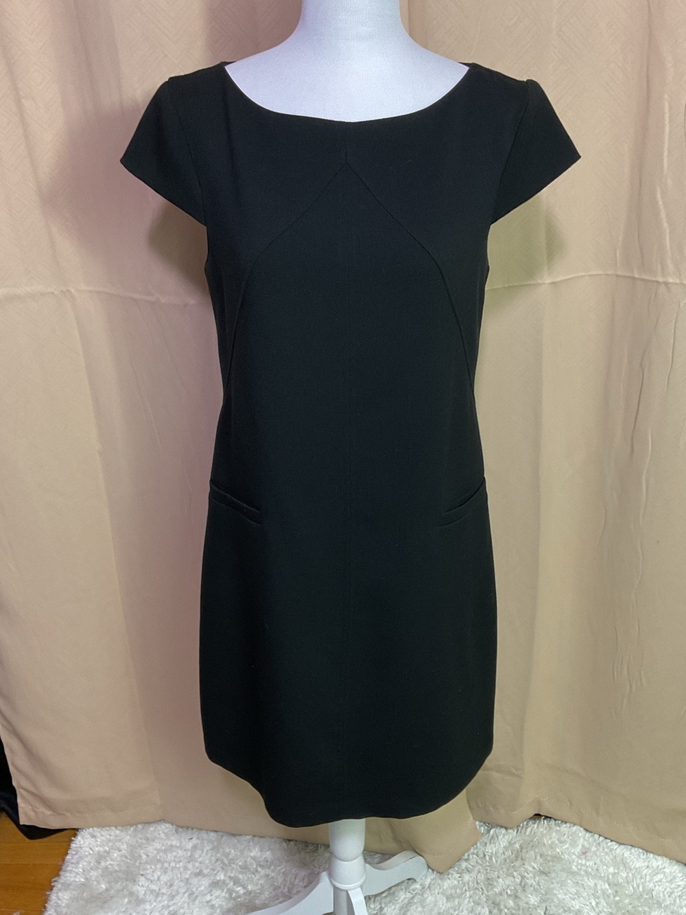 Eliza J Black Seamed Cap-Sleeve Shift Dress
